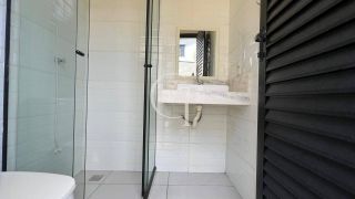 Casa Térrea Semi- Mobiliada com 3 Suítes para Locação no Condomínio Vila dos Manacás