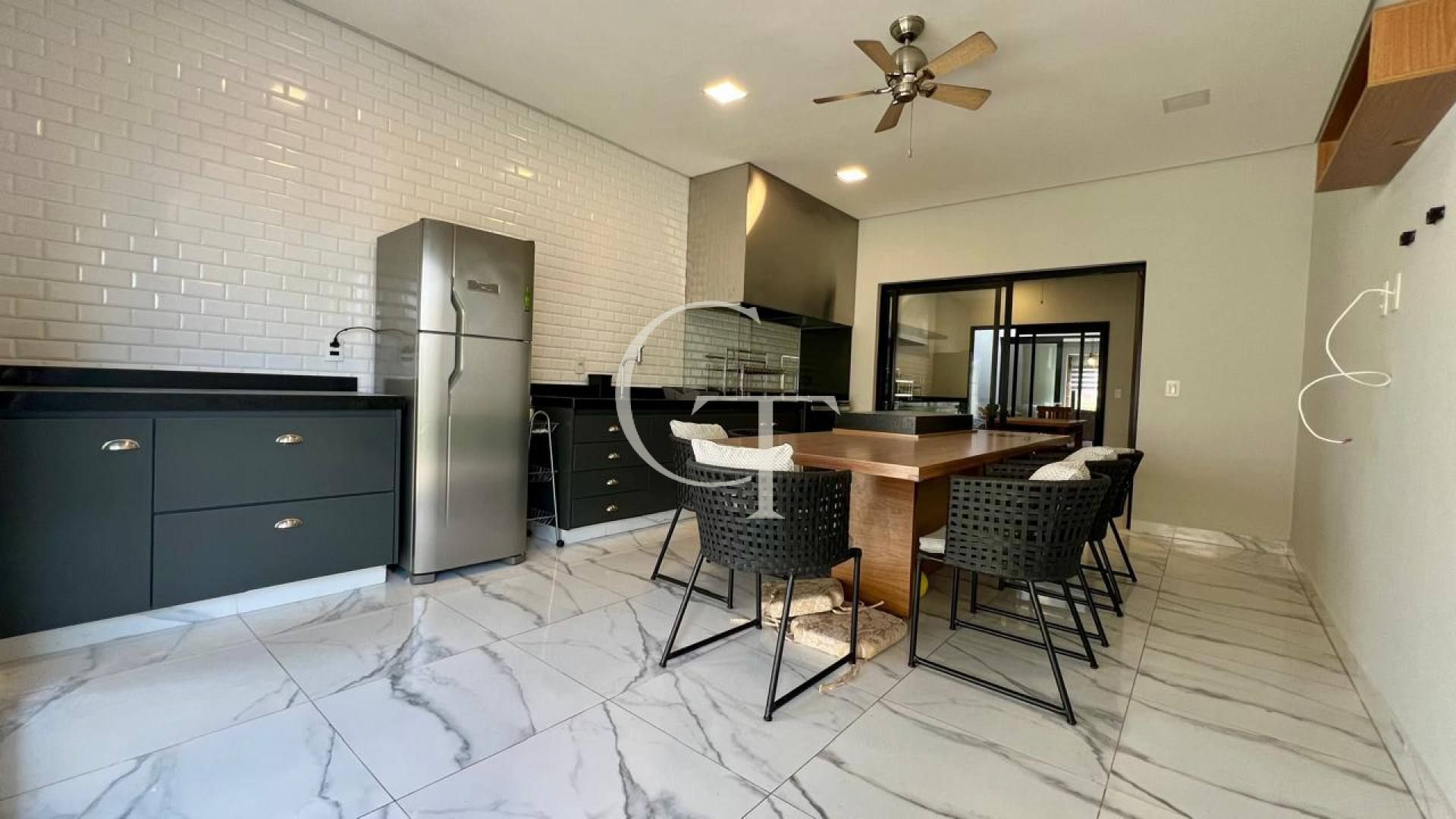 Casa Térrea Semi- Mobiliada com 3 Suítes para Venda no Condomínio Vila dos Manacás