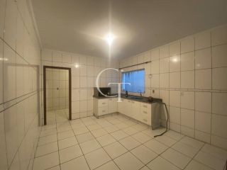 Sobrado para Alugar com 03 quartos sendo 01 suítes em Itu