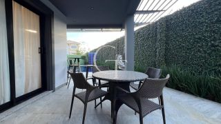 Sobrado de esquina mobiliado e decorado à Venda no Condomínio Vila dos Manacás