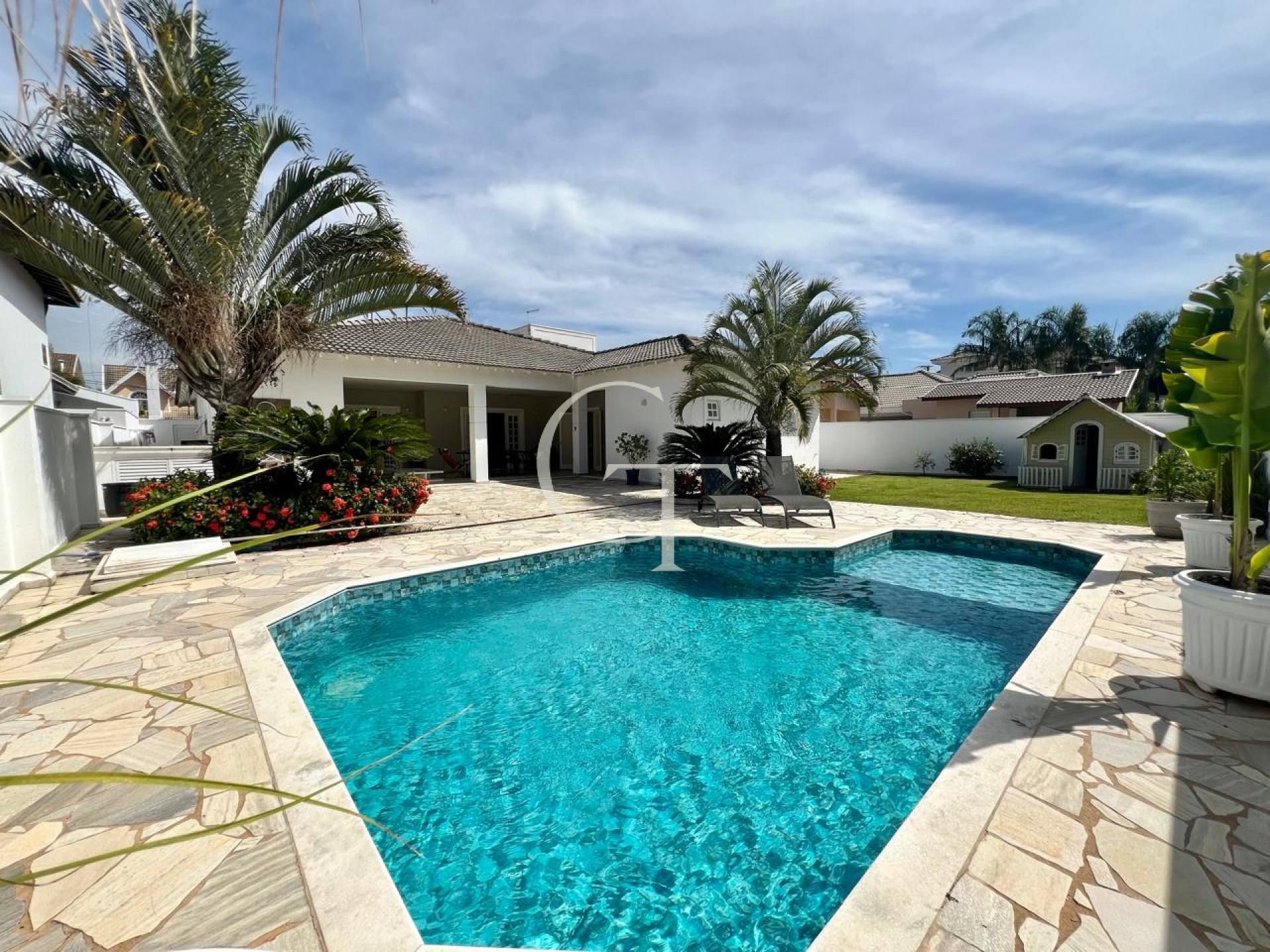 Casa térrea à venda no Condomínio Jardim Theodora em Itu – 3 suítes, escritório, espaço gourmet e piscina aquecida