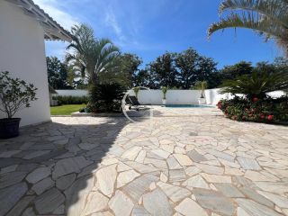 Casa térrea à venda no Condomínio Jardim Theodora em Itu – 3 suítes, escritório, espaço gourmet e piscina aquecida