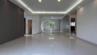 Casa com Piscina para Locação Condomínio Jardim Theodora