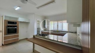 Casa com Piscina para Locação Condomínio Jardim Theodora