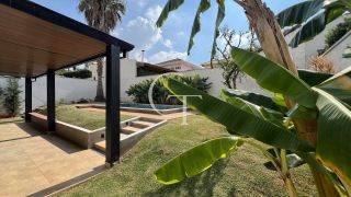 Casa com Piscina para Locação Condomínio Jardim Theodora