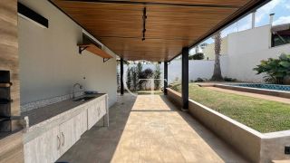 Casa com Piscina para Locação Condomínio Jardim Theodora