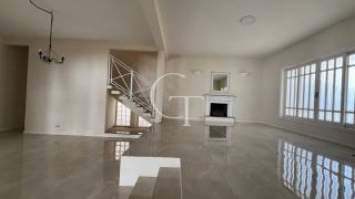 Casa com Piscina para Locação no Condomínio Theodora