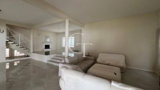 Casa com Piscina para Locação no Condomínio Theodora