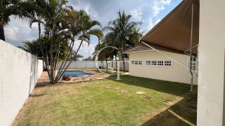 Casa com Piscina para Locação no Condomínio Theodora