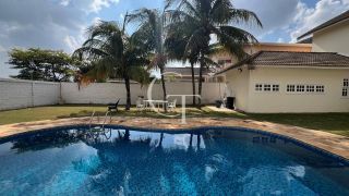 Casa com Piscina para Locação no Condomínio Theodora