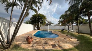 Casa com Piscina para Locação no Condomínio Theodora