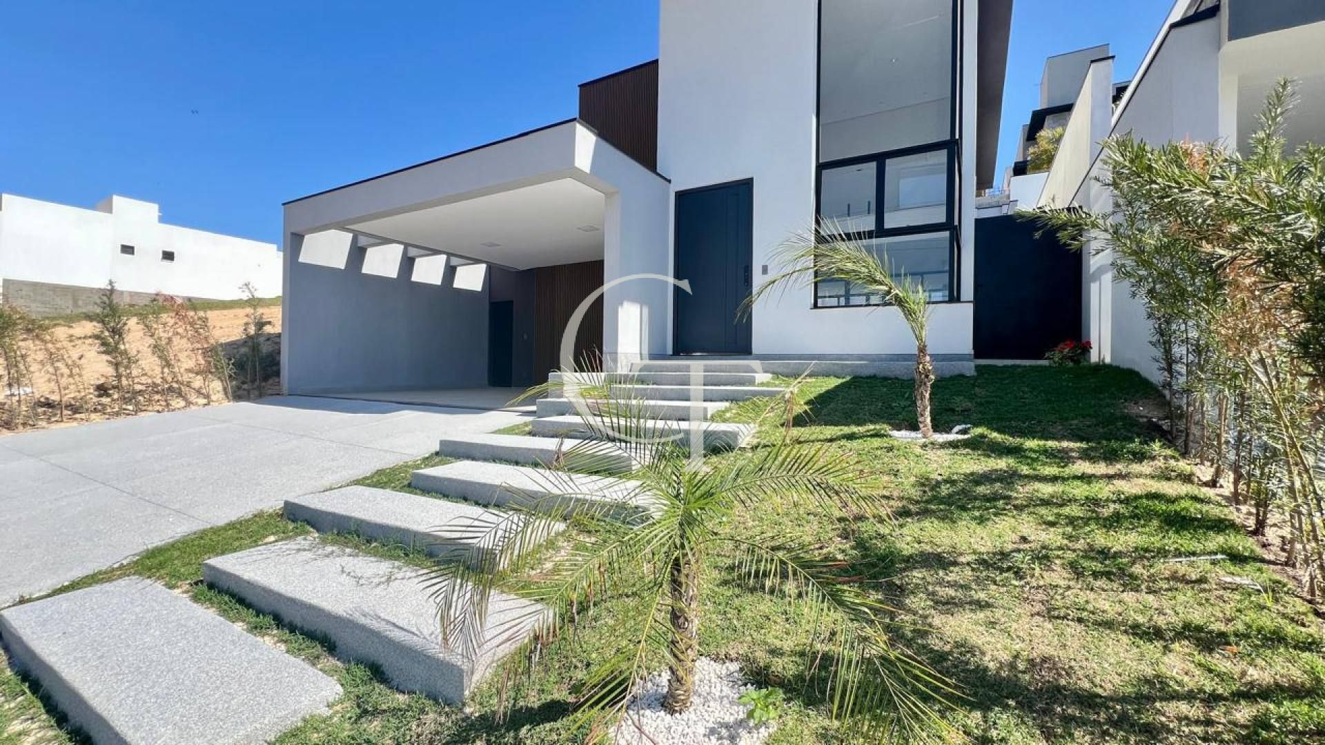 Casa Nova com Piscina para Locação no Condomínio Una em Itu