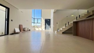 Casa Nova com Piscina para Locação no Condomínio Una em Itu