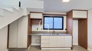 Casa Nova com Piscina para Locação no Condomínio Una em Itu