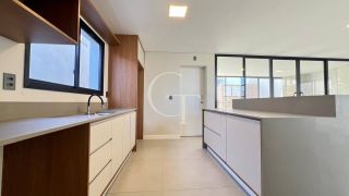 Casa Nova com Piscina para Locação no Condomínio Una em Itu