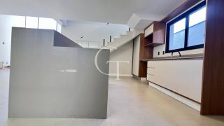 Casa Nova com Piscina para Locação no Condomínio Una em Itu