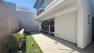 Casa Nova com Piscina para Locação no Condomínio Una em Itu
