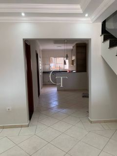 Casa à venda em bairro residencial Fabri – excelente estrutura e espaço para toda a família