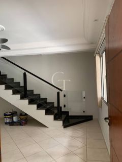 Casa à venda em bairro residencial Fabri – excelente estrutura e espaço para toda a família