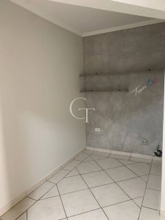 Casa à venda em bairro residencial Fabri – excelente estrutura e espaço para toda a família