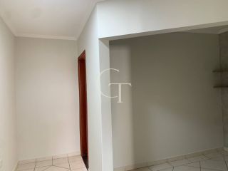 Casa à venda em bairro residencial Fabri – excelente estrutura e espaço para toda a família