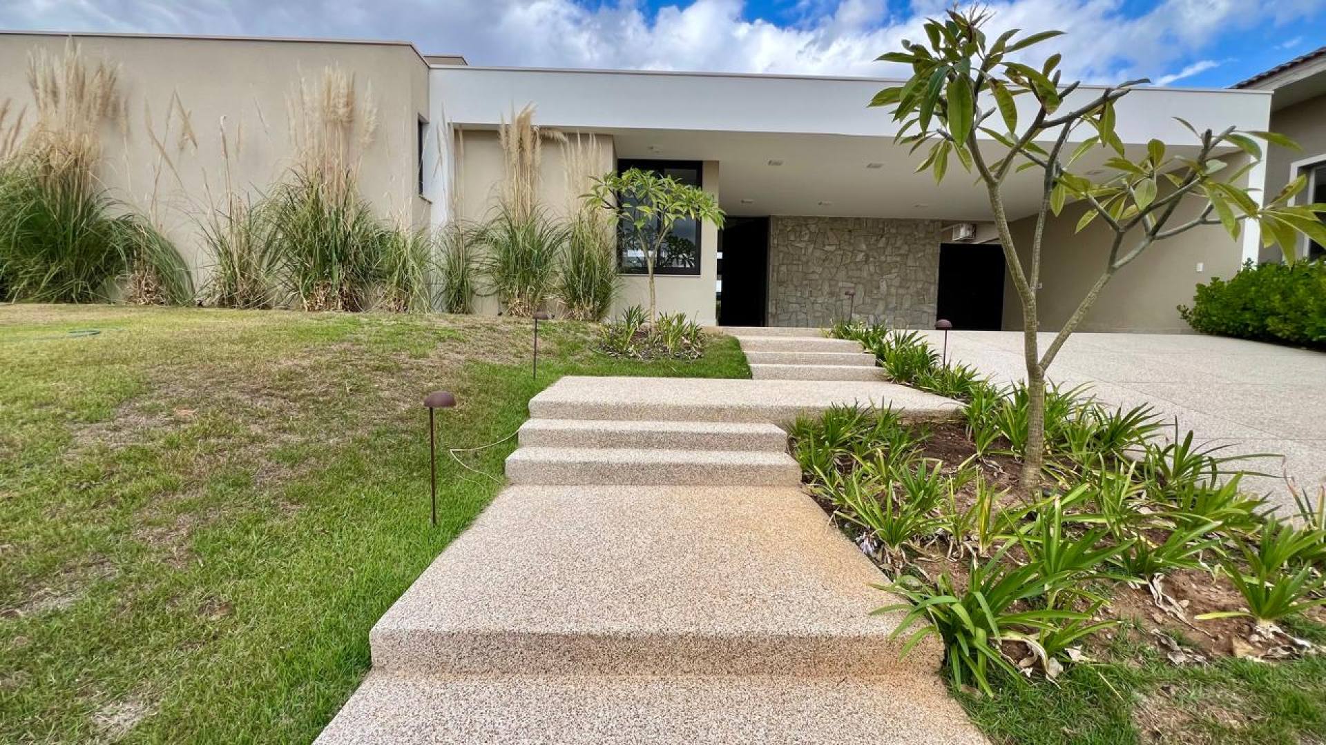 Casa térrea nova para Locação no Condomínio Xapada