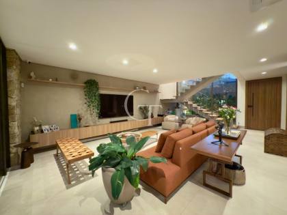Residência Contemporânea com vista deslumbrante para as montanhas e um toque da charmosa Serra do Japi ao fundo, Condomínio Campos Santo Antônio II.