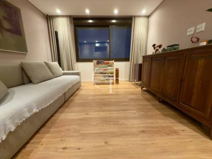 Residência Contemporânea com vista deslumbrante para as montanhas e um toque da charmosa Serra do Japi ao fundo, Condomínio Campos Santo Antônio II.