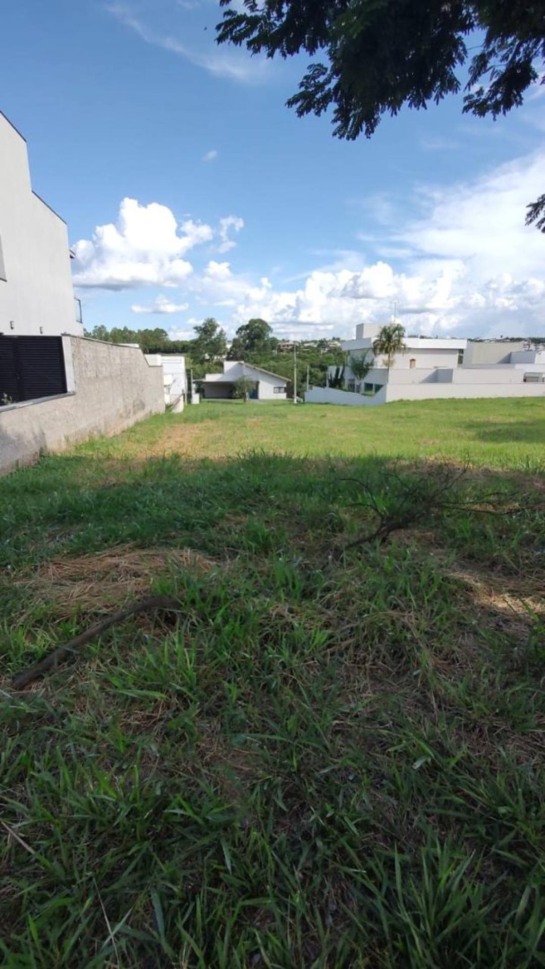 Terreno de 575m² no Condomínio Palmeiras Imperiais com Preço Imbatível!