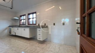 Excelente residência disponível para locação em um dos condomínios mais tradicionais e bem localizados da cidade.