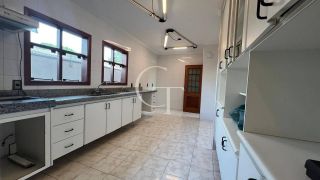 Excelente residência disponível para locação em um dos condomínios mais tradicionais e bem localizados da cidade.