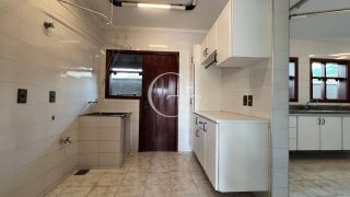 Excelente residência disponível para locação em um dos condomínios mais tradicionais e bem localizados da cidade.