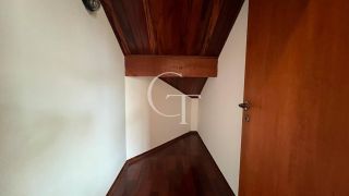 Excelente residência disponível para locação em um dos condomínios mais tradicionais e bem localizados da cidade.