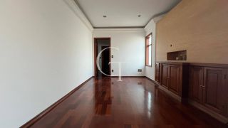 Excelente residência disponível para locação em um dos condomínios mais tradicionais e bem localizados da cidade.