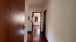 Excelente residência disponível para locação em um dos condomínios mais tradicionais e bem localizados da cidade.