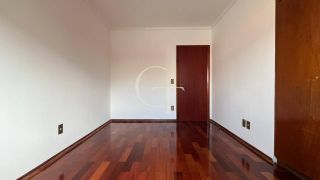 Excelente residência disponível para locação em um dos condomínios mais tradicionais e bem localizados da cidade.