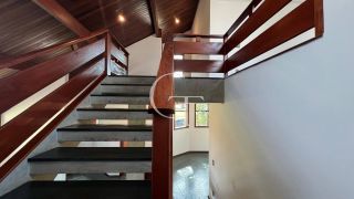 Excelente residência disponível para locação em um dos condomínios mais tradicionais e bem localizados da cidade.