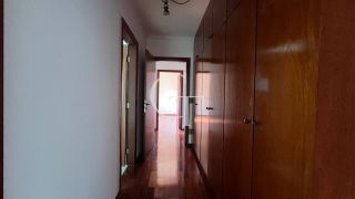 Excelente residência disponível para locação em um dos condomínios mais tradicionais e bem localizados da cidade.