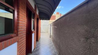 Excelente residência disponível para locação em um dos condomínios mais tradicionais e bem localizados da cidade.