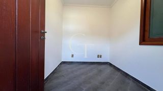 Excelente residência disponível para locação em um dos condomínios mais tradicionais e bem localizados da cidade.