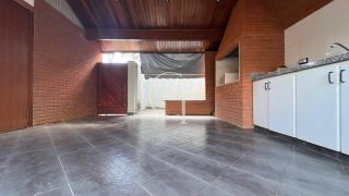 Excelente residência disponível para locação em um dos condomínios mais tradicionais e bem localizados da cidade.