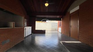 Excelente residência disponível para locação em um dos condomínios mais tradicionais e bem localizados da cidade.