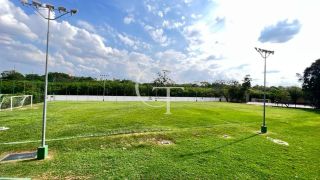 Excelente residência disponível para locação em um dos condomínios mais tradicionais e bem localizados da cidade.