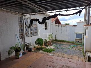 Casa antiga com edícula no fundo – ideal para retrofit e com possibilidade de permuta -Vila Roma