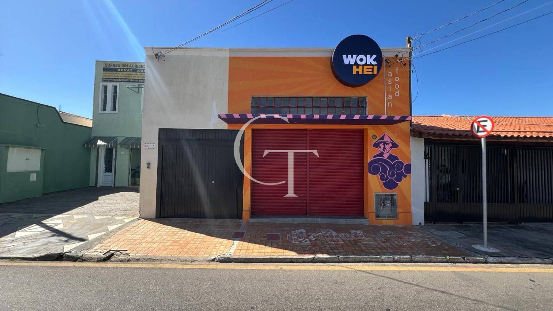 Casa ampla no centro com imóvel comercial alugado como renda extra