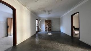 Casa ampla no centro com imóvel comercial alugado como renda extra