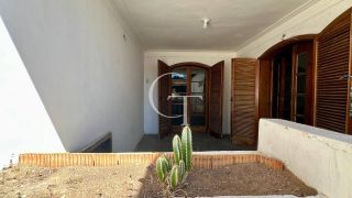 Casa ampla no centro com imóvel comercial alugado como renda extra