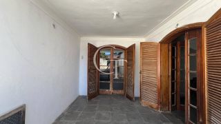 Casa ampla no centro com imóvel comercial alugado como renda extra