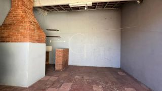 Casa ampla no centro com imóvel comercial alugado como renda extra