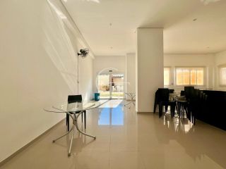 Apartamento para Venda com varanda gourmet e 3 dormitórios no Altos do Varvito